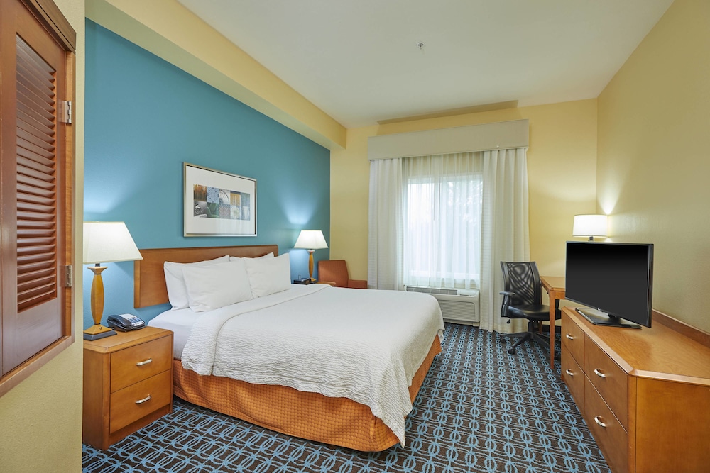 Fairfield Inn Suites By Marriott Burlington 13/32