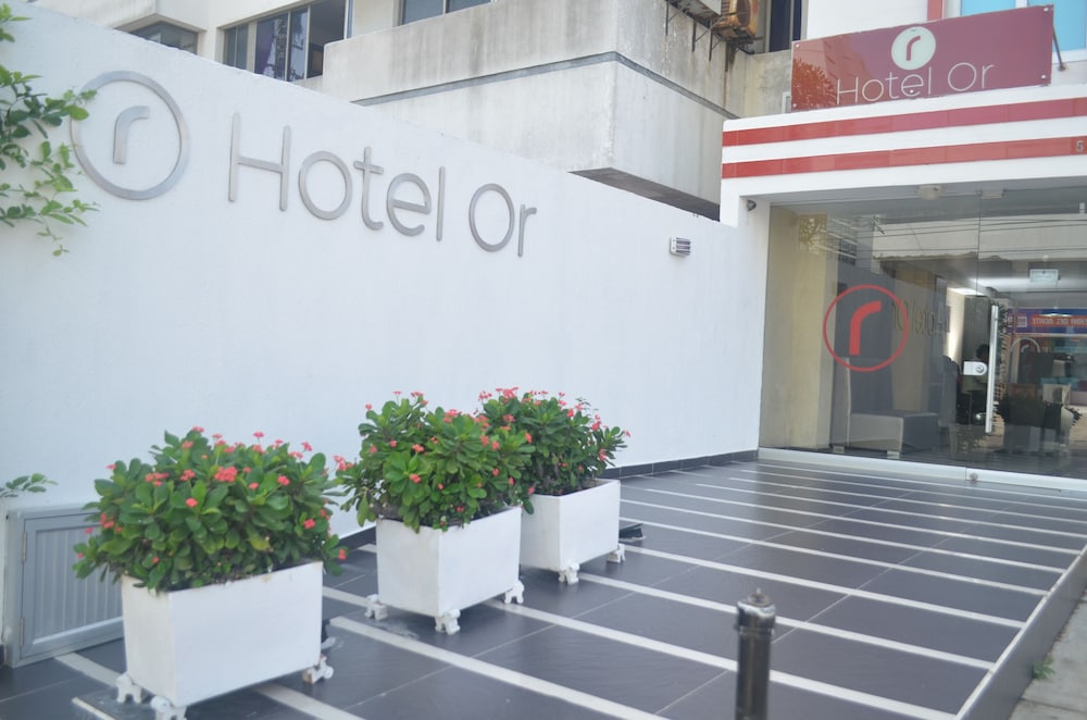 HOTEL OR 8/38