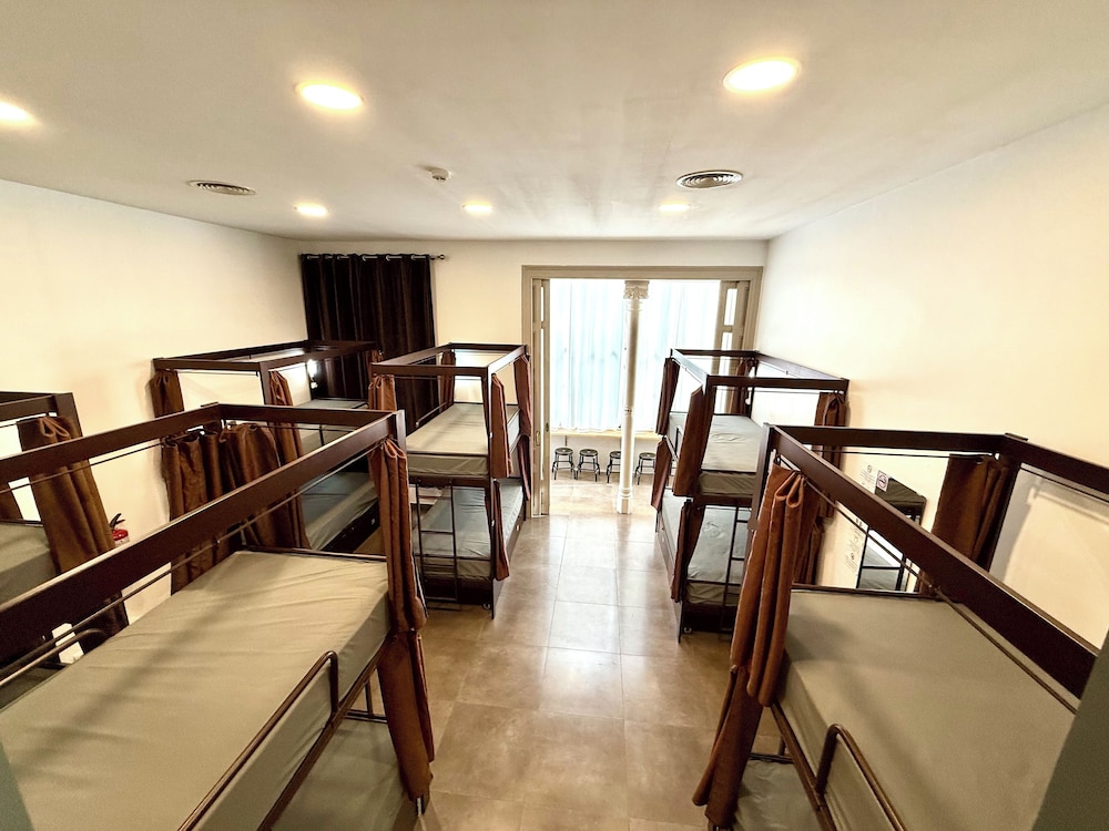 Hip Karma Hostel Shared Rooms 31/50