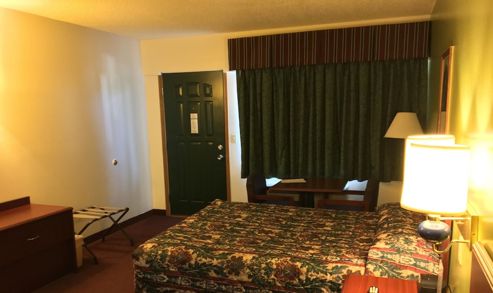Thunderbird Motor Inn Baraboo 13/22
