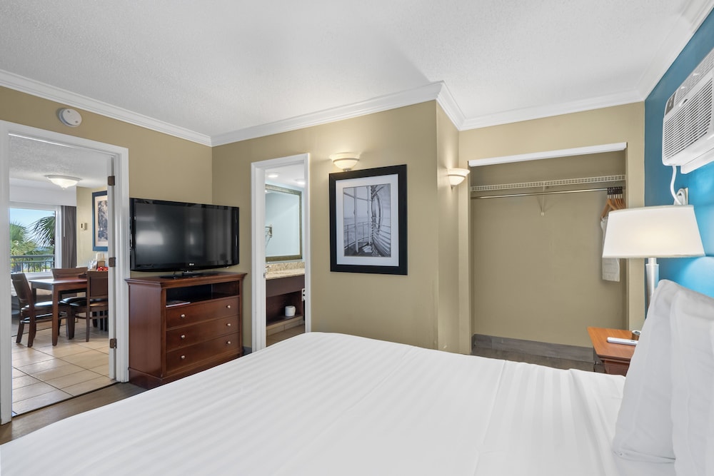 Suite, 2 Queen Beds, 2 Bathrooms