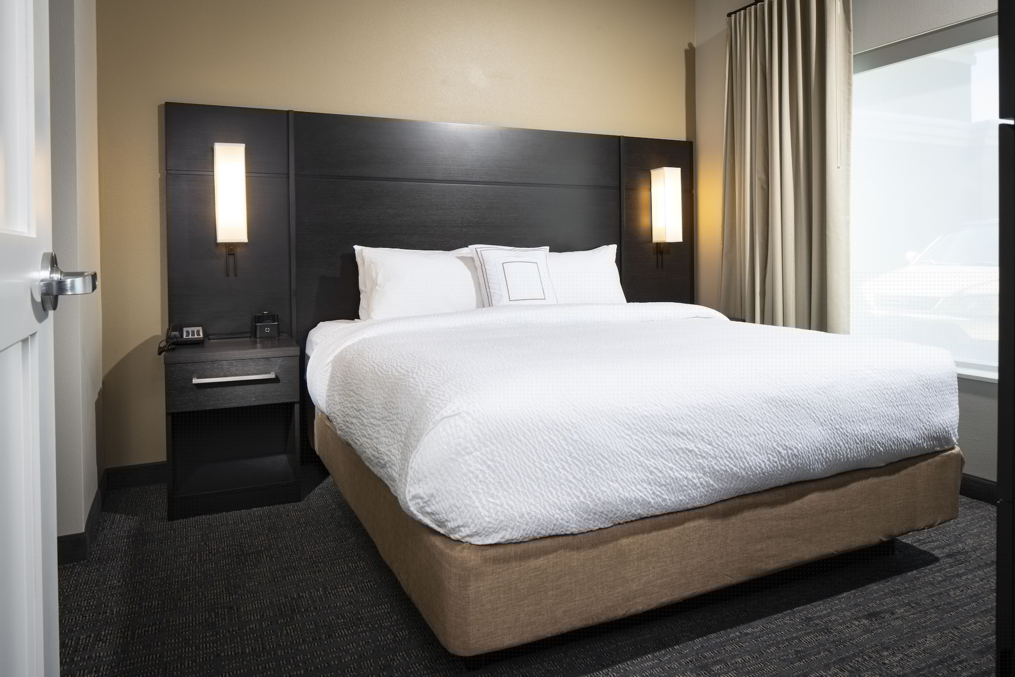 STUDIO, KING BED, SOFA