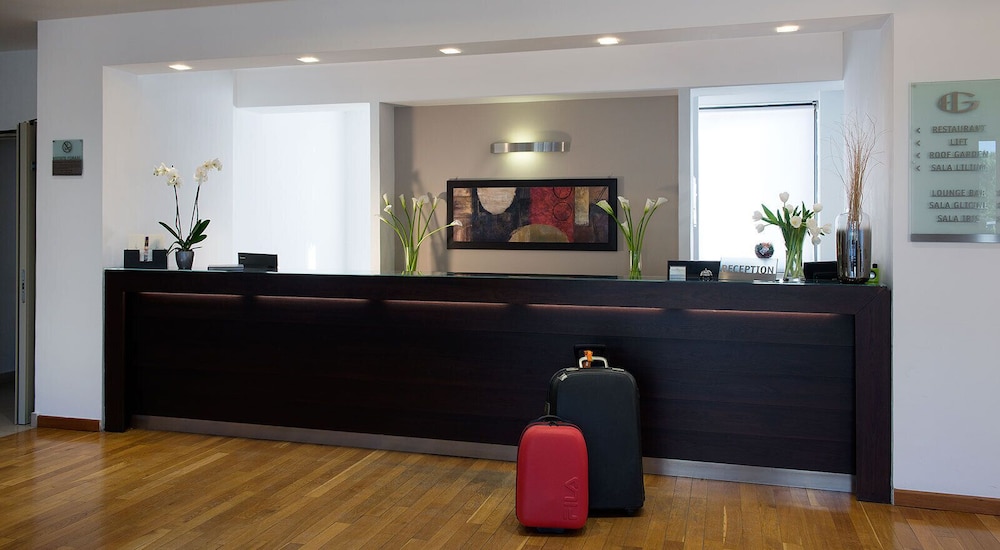 Garden Hotel 2/44