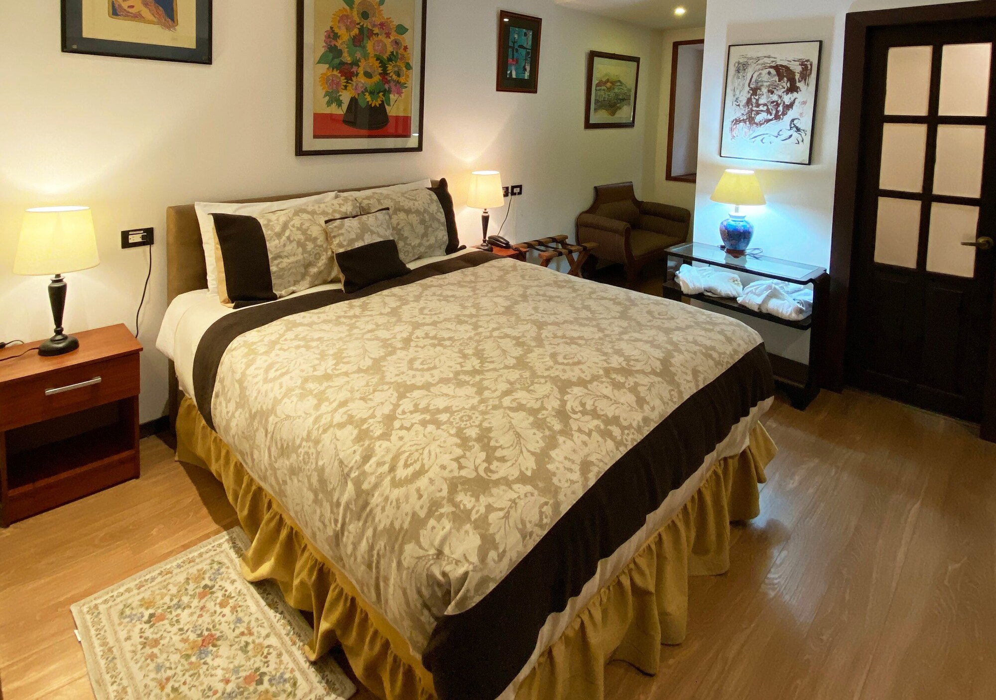 DELUXE, DOUBLE BED, CITY VIEW