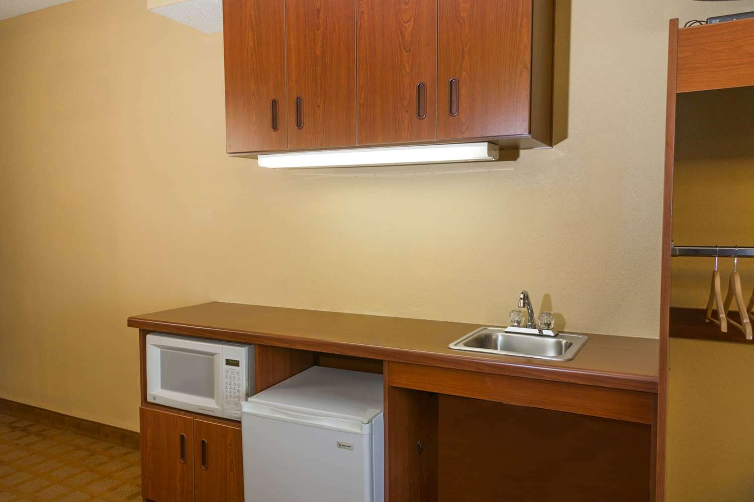 Microtel Inn Suites By Wyndham Hillsborough 24/25
