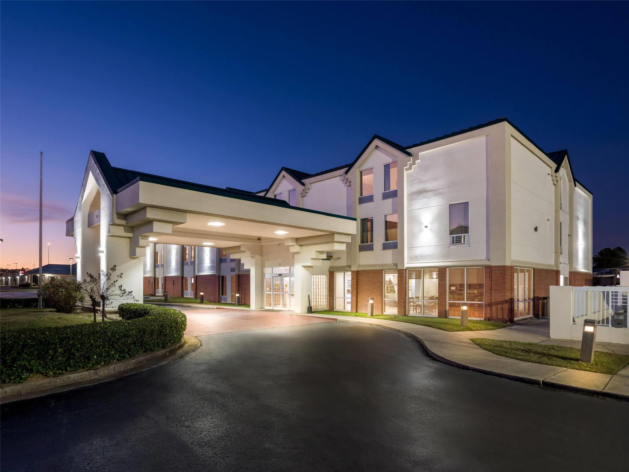 Days Inn Suites By Wyndham Ridgeland 7/32