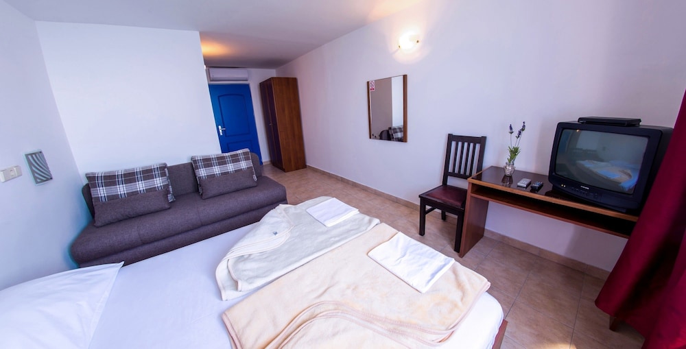 Beach Hotel Croatia 6/50