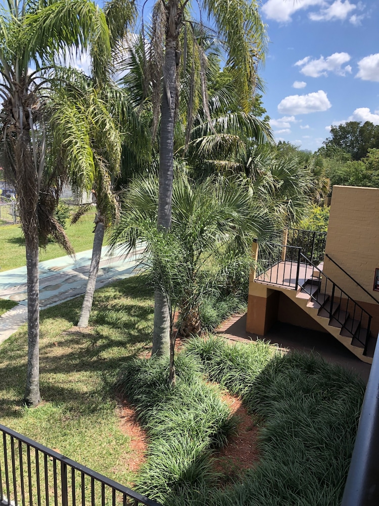 Travelodge by Wyndham Fort Myers North 34/36