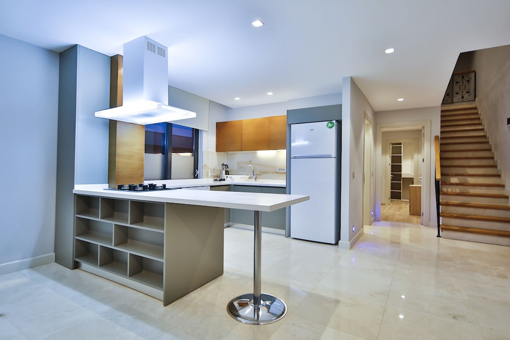 Mene Suites 6/33