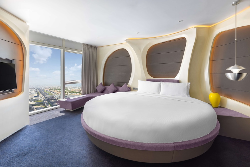VANTAGE, EXECUTIVE, SUITE, ROUND BED