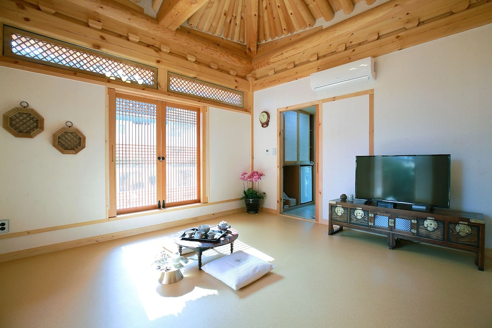 Wiyeonjae Hanok Stay 34/49