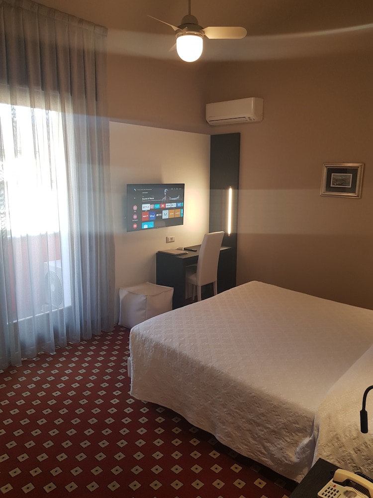 Room, Double Bed