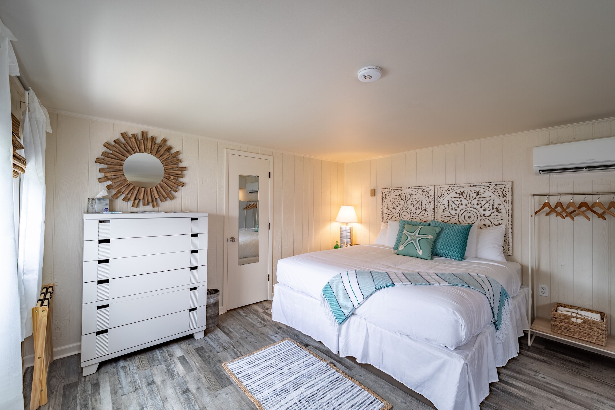 Efficiency, Deluxe, Cottage, Studio, King Bed, Sofa