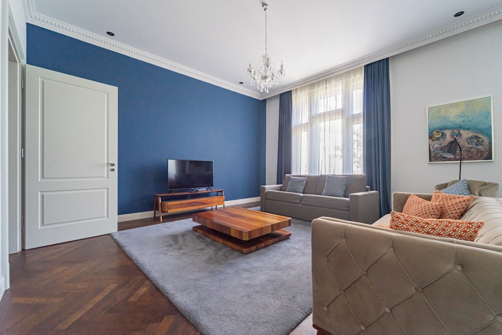 Utto Luxury Suites 36/54
