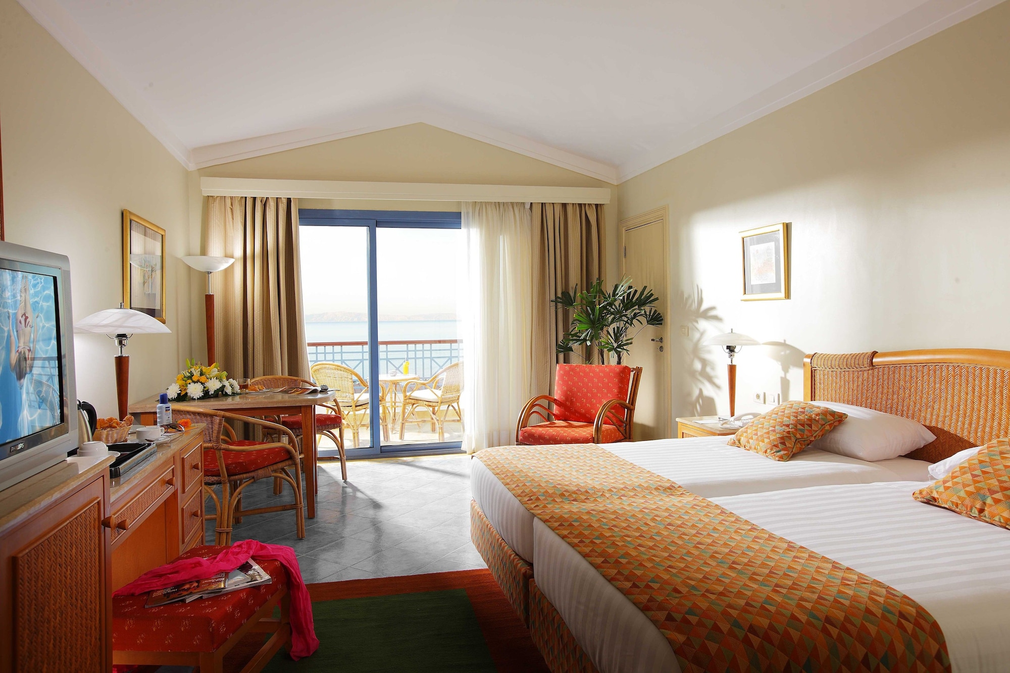 Deluxe Pool & Sea View