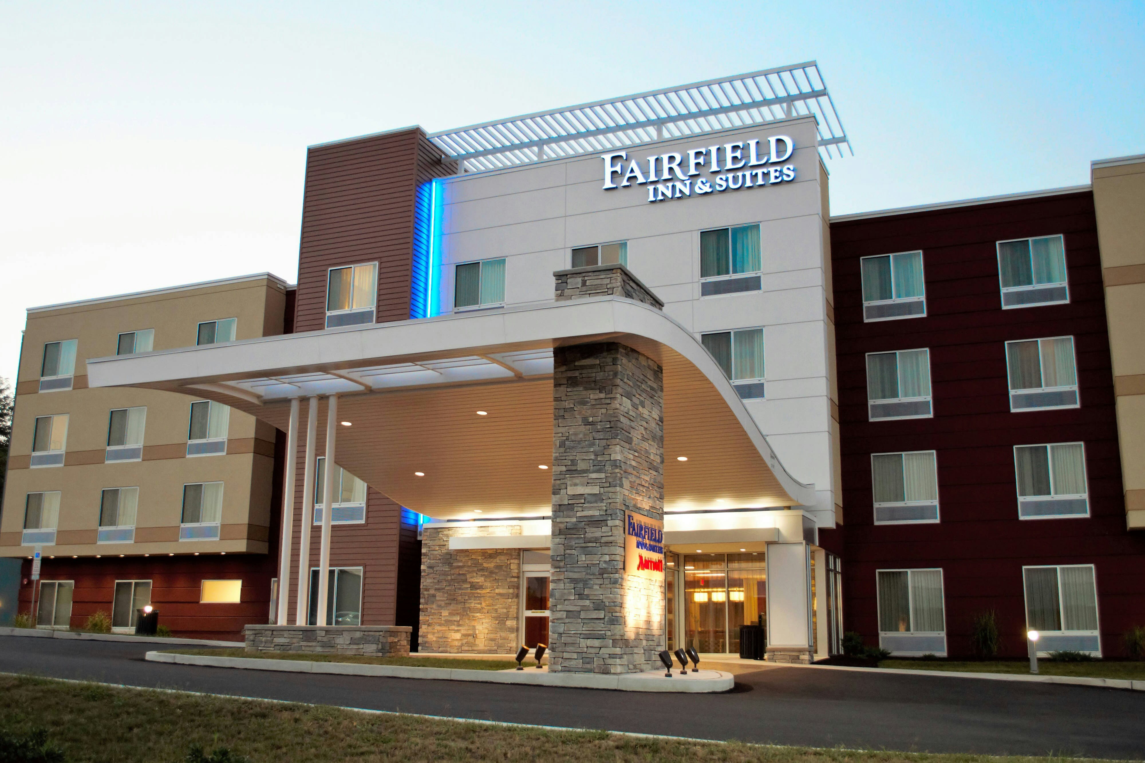 Fairfield Inn And Suites By Marriott Stroudsburg Bartonsville Poconos 4/40