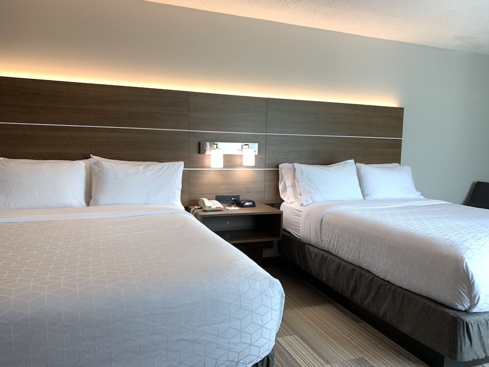 HOLIDAY INN EXPRESS & SUITES DANVILLE 16/42