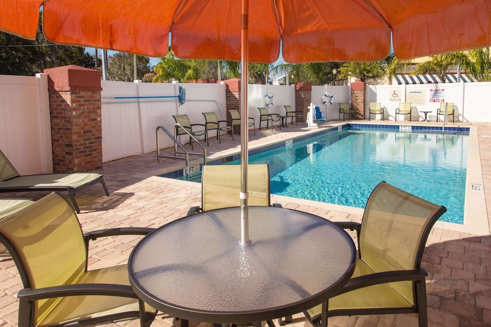 Hampton Inn Palatka 5/48