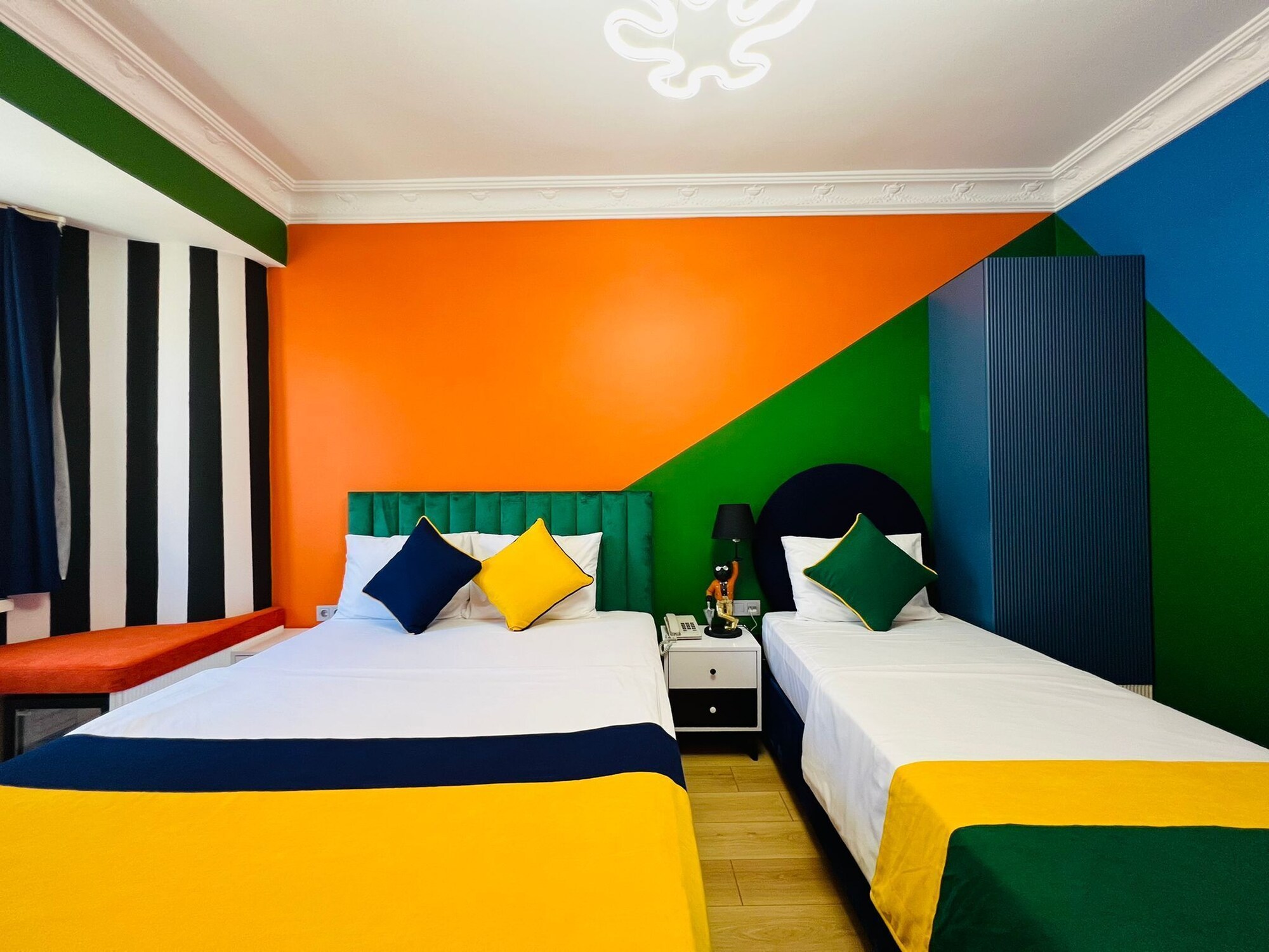 CLASSIC, TRIPLE, MULTIPLE BEDS