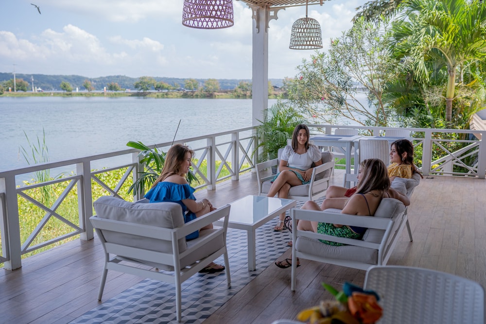 Hotel Casona Del Lago 50/69