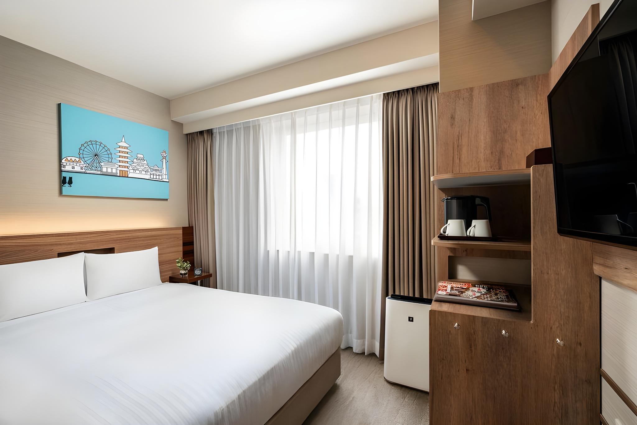ROOM, DOUBLE BED