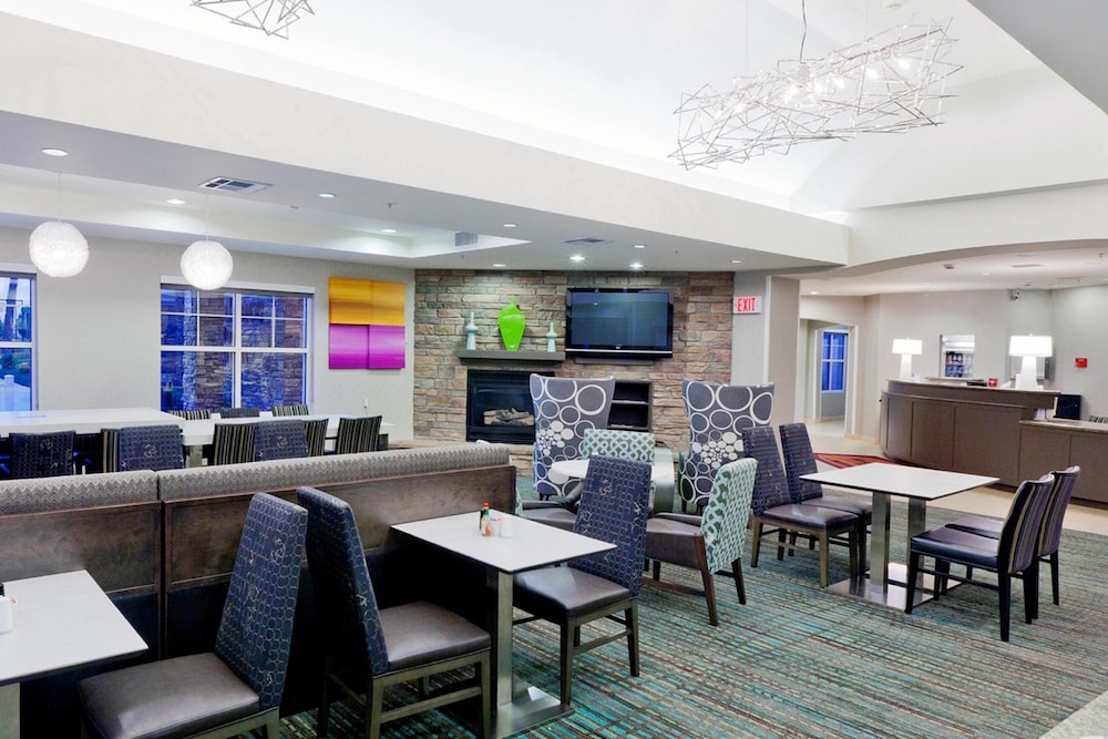 Residence Inn Corona Riverside 23/25