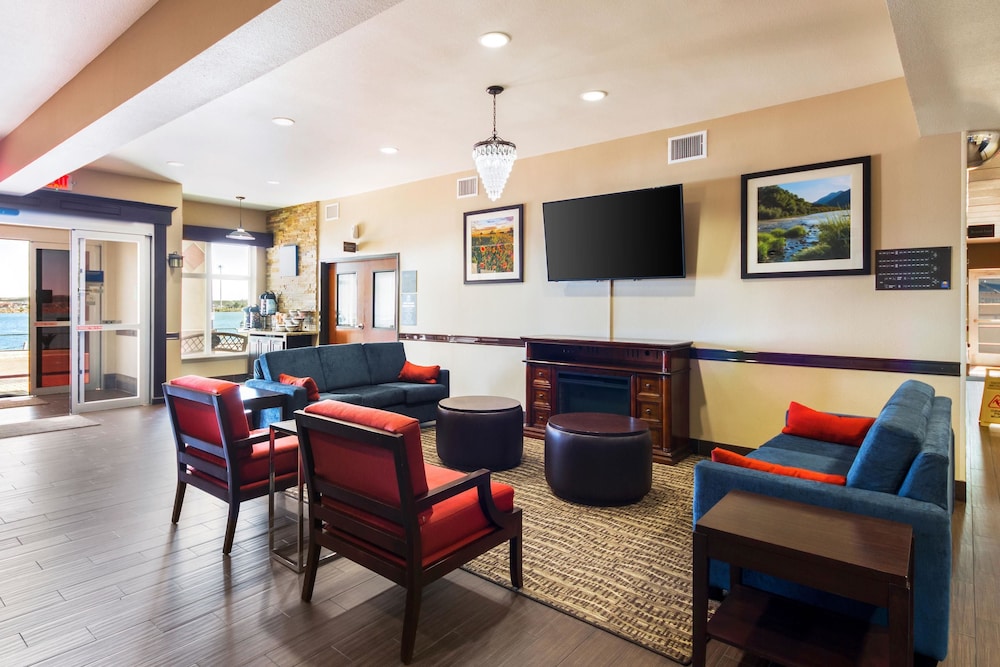 Comfort Inn Suites Lakeside 25/37