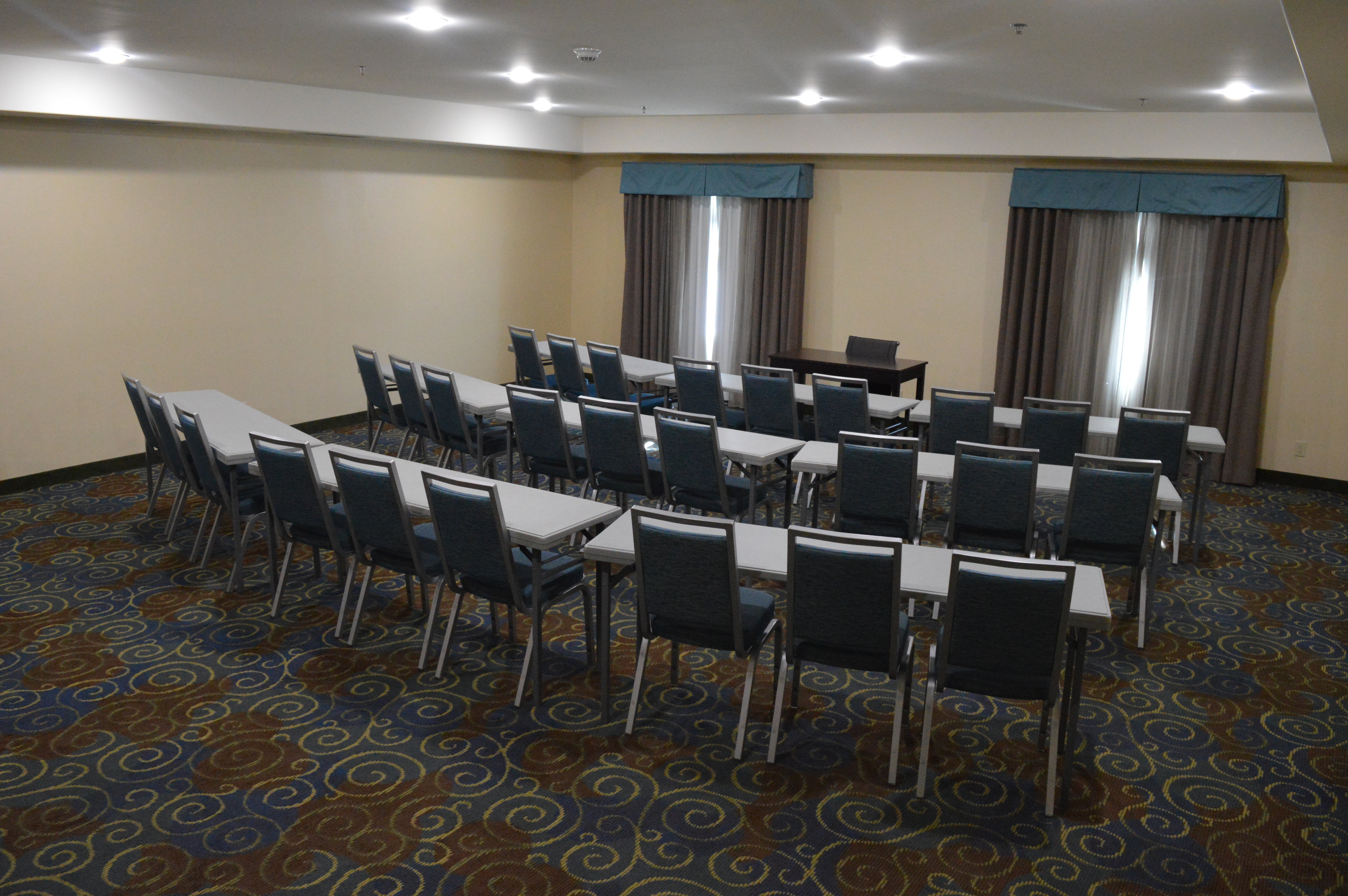 HOLIDAY INN EXPRESS YORKTON EAST 31/39