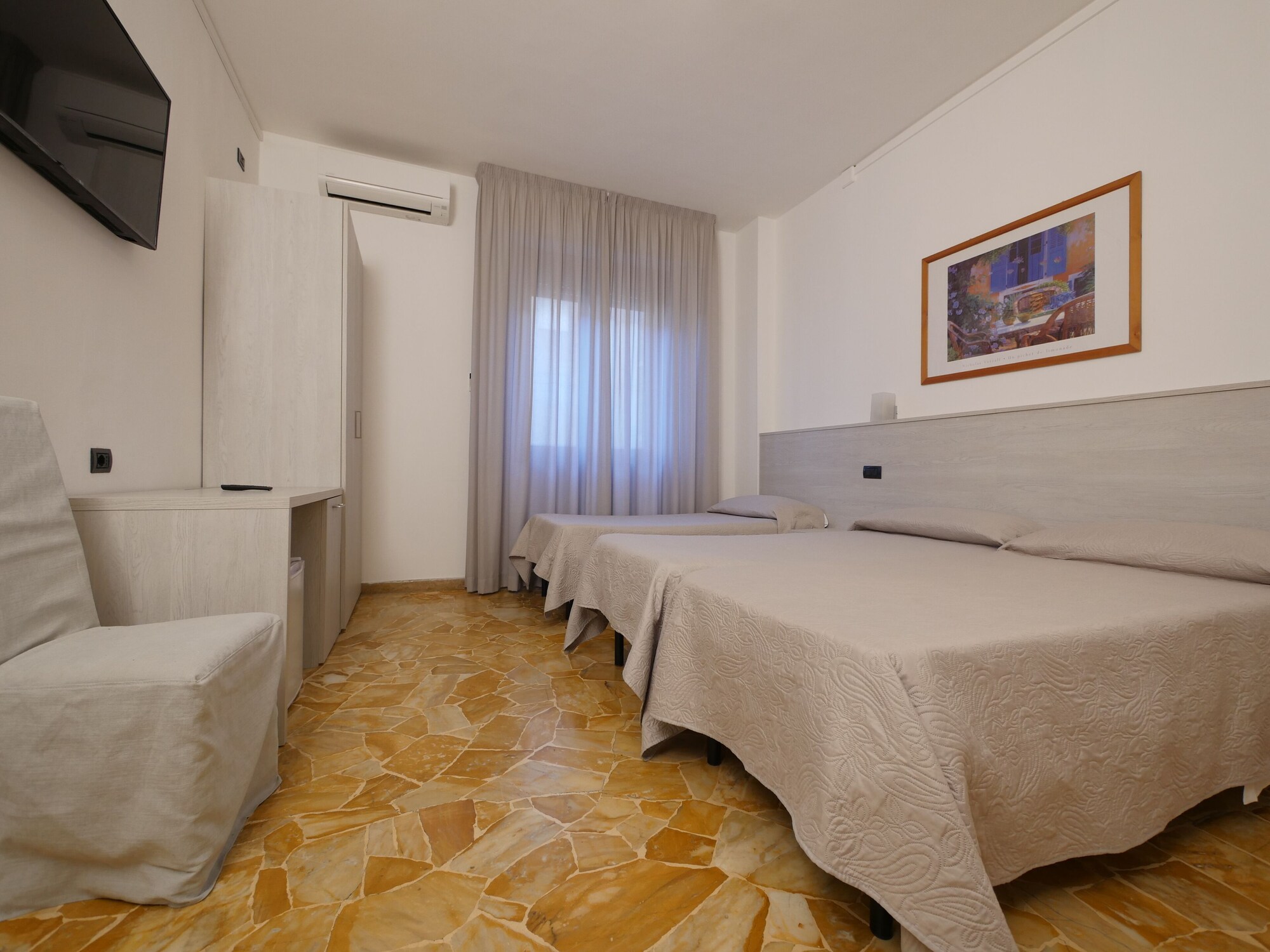 ROOM, TRIPLE