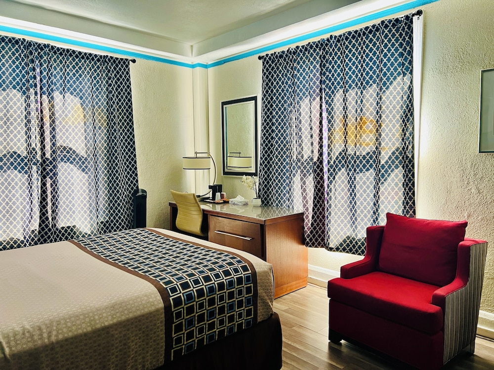 Admiral Hotel 42/56