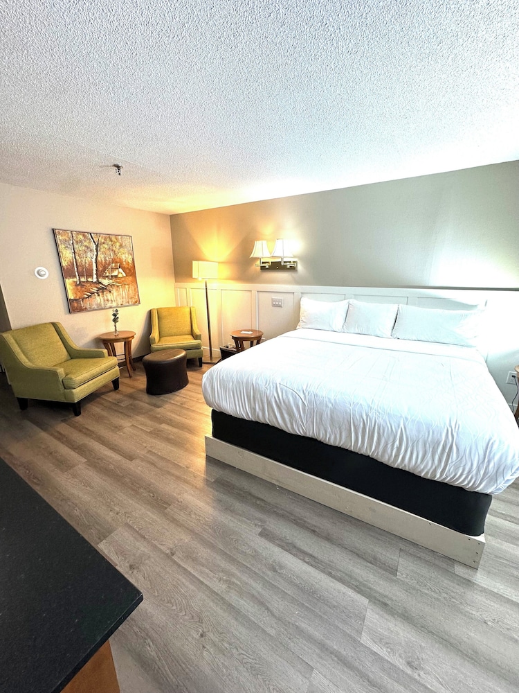 Presque Isle Inn and Convention Center 11/48
