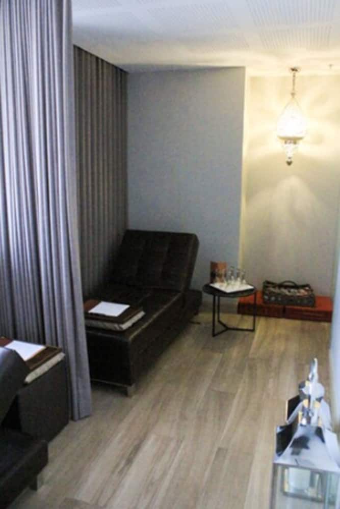 Esuites Savassi Toscanini 47/69