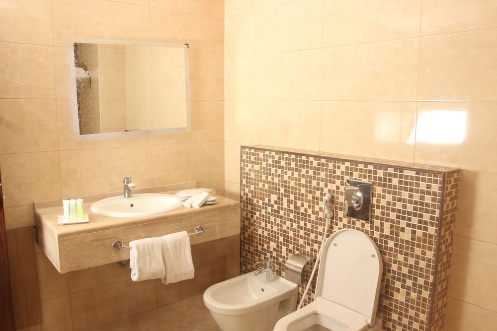 STANDARD, TWIN BEDS, CITY VIEW