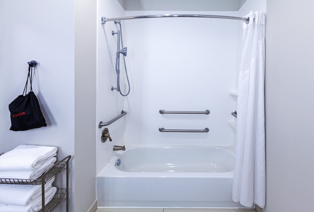 Holiday Inn Express & Suites Port Arthur Central-Mall Area 14/52