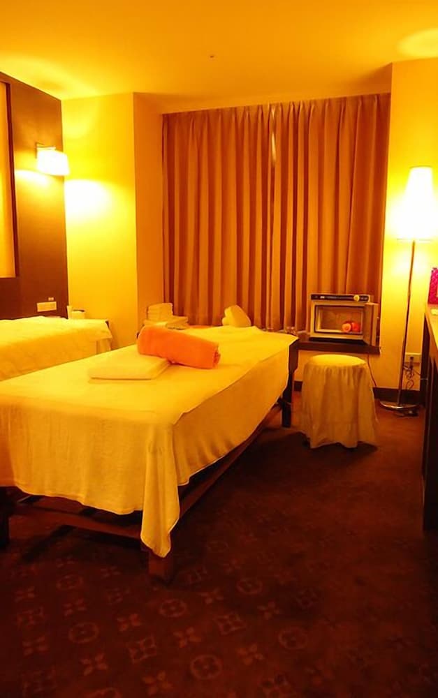 The Treasure Land Resort Hotel 6/23