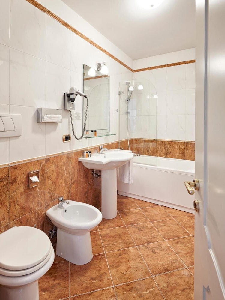 Continentale Hotel 24/66
