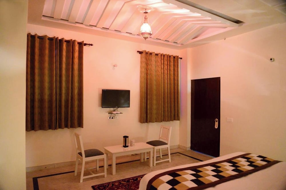 Fabhotel Dior Pink City 33/40