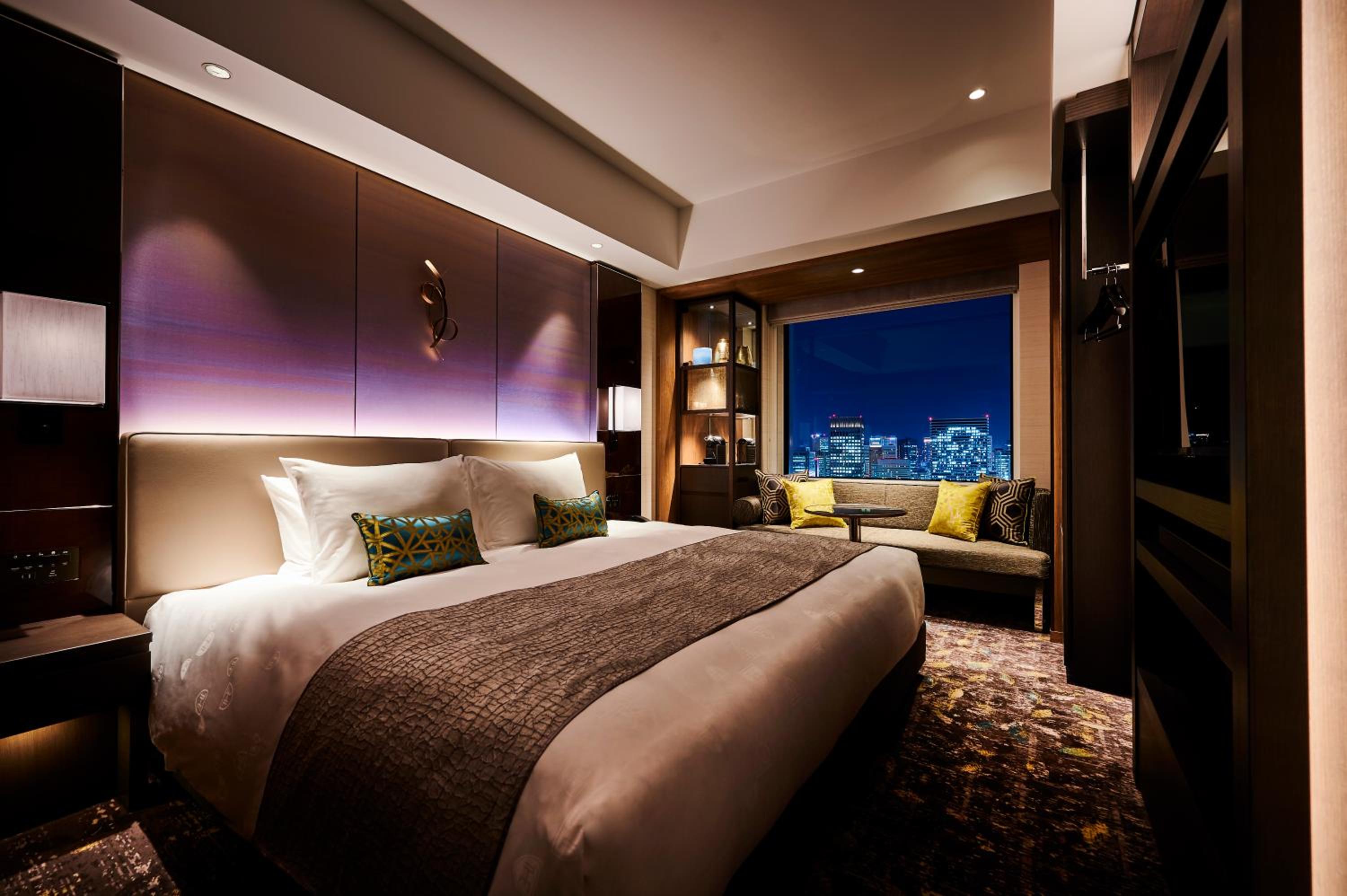غرفة تنفيذية بسرير كينج مع دخول الصالة، The Royal Park Hotel Iconic Osaka Midosuji 4/8