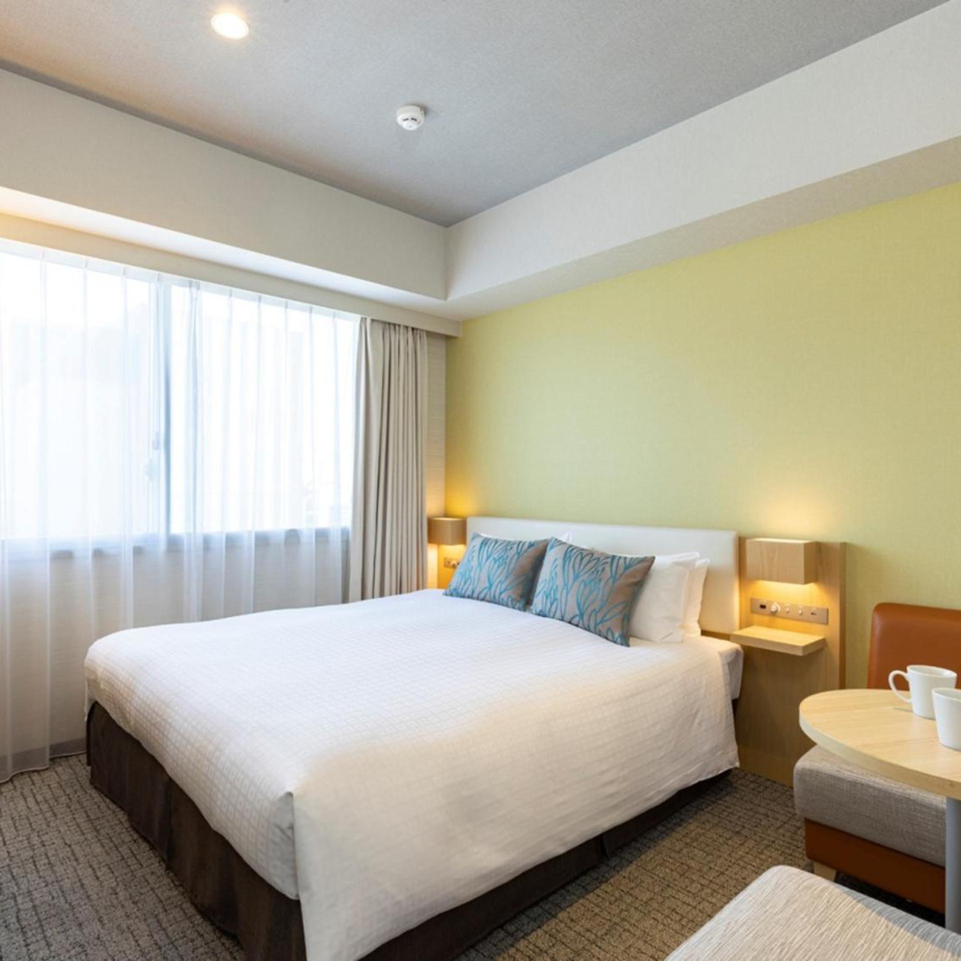 Moderate, King Bed