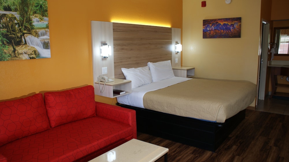 Home Town Inn And Suites 20/47