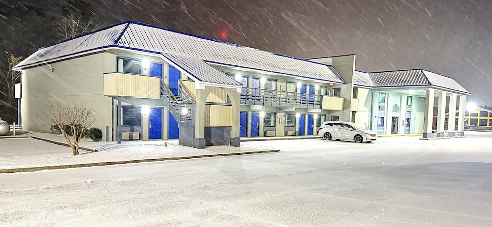 Rodeway Inn and Suites Plymouth Hwy 64 7/55