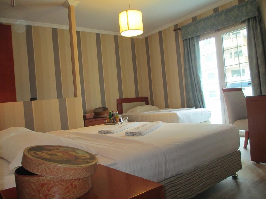 Room, Double Bed, Lateral Side Sea View