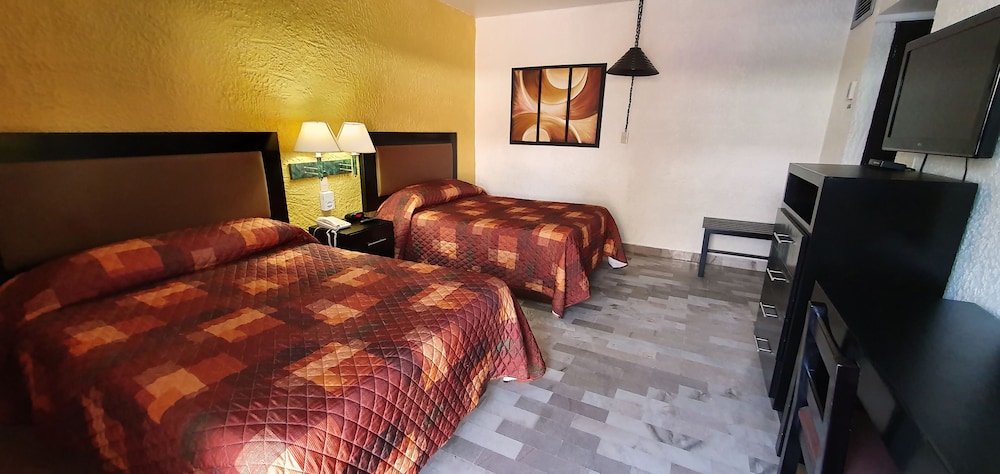 Azteca Inn Hotel 34/62