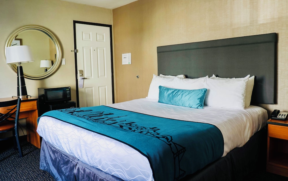 DELUXE, KING BED