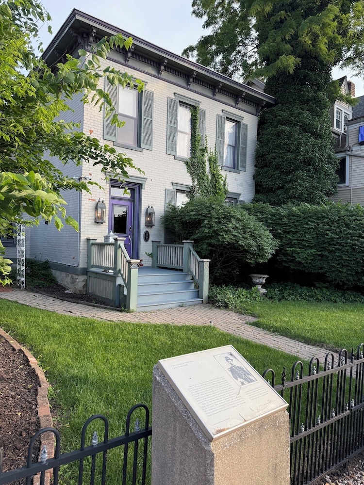 LaSalle Bed & Breakfast thumb 4