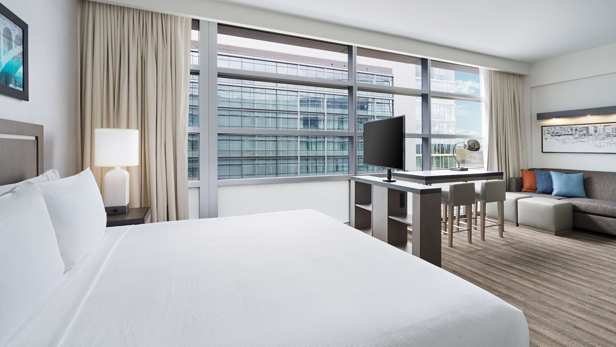 ROOM, KING BED