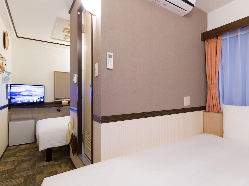 ROOM, TWIN BEDS, SMOKING