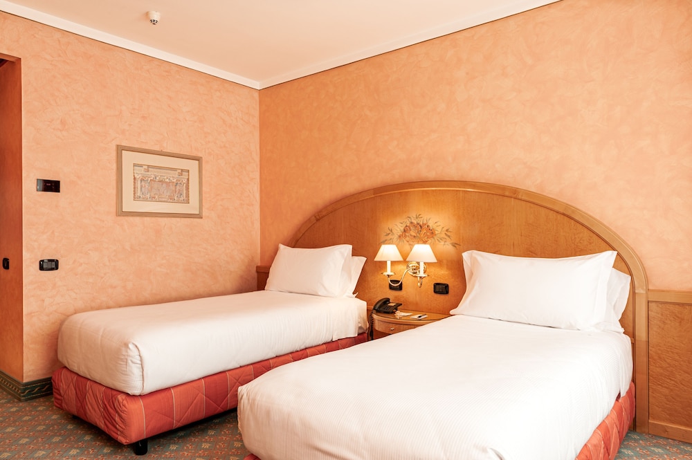 Agora Palace Hotel 10/65