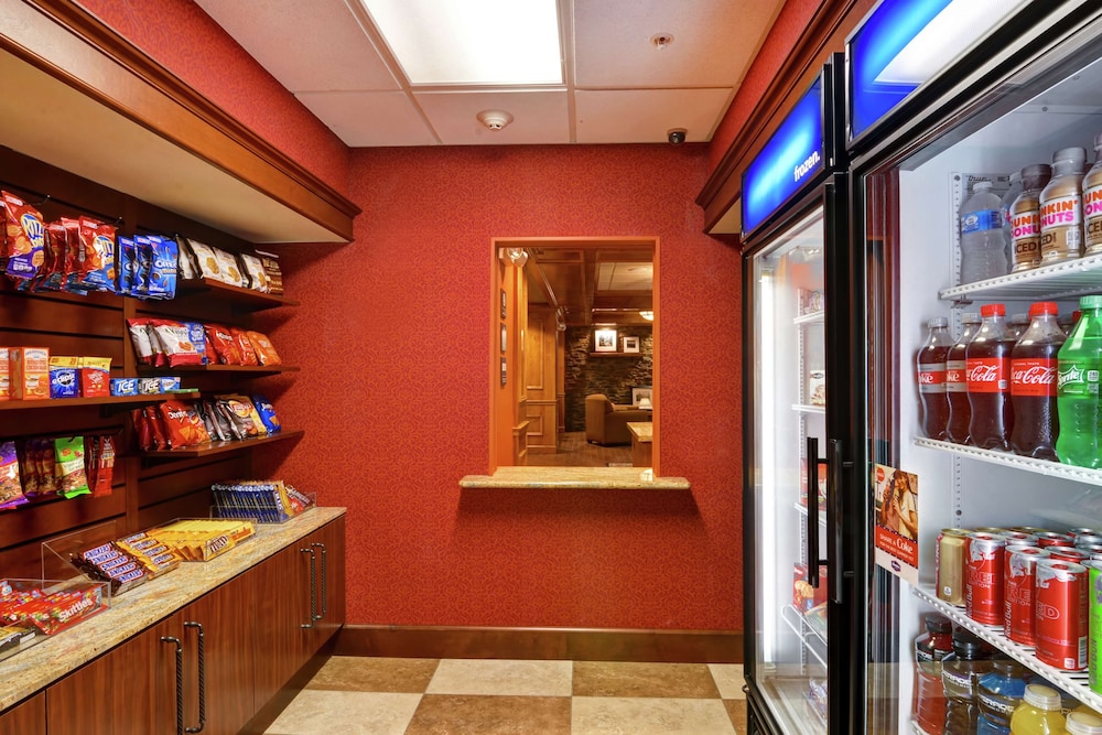 Hampton Inn and Suites New Hartford 55/64