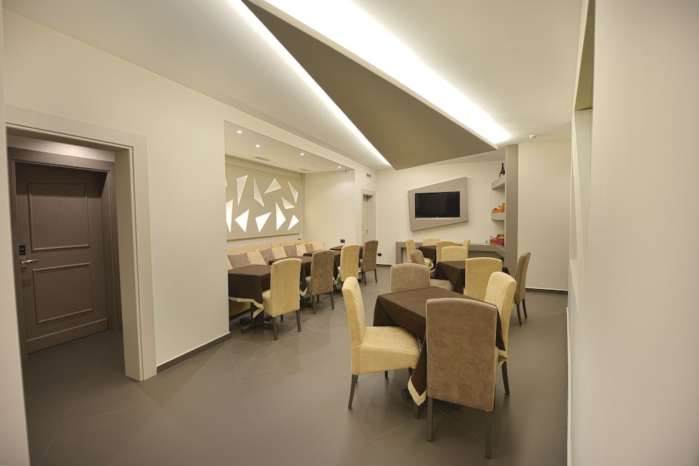 PETIT HOTEL ELITA 33/38
